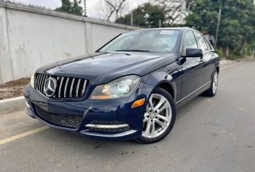 2013 Mercedes Benz C300 with clean interior and good working condition
